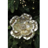 Originální ozdoba na vánoční stromek. Tuto vánoční květinu lze použít také jako ozdobu vánočních aranžmá a adventních věnců. Na zadní straně je kolíček pro snadné uchopení.
Velikost ozdoby: 1,5 cm:
Průměr květu: 140 mm
Výška květu: 120 mm
Cena je za 1 kus