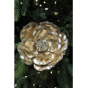 Originální ozdoba na vánoční stromek. Tuto vánoční květinu lze použít také jako ozdobu vánočních aranžmá a adventních věnců. Na zadní straně je kolíček pro snadné uchopení.
Velikost ozdoby: 1,5 cm:
Průměr květu: 140 mm
Výška květu: 120 mm
Cena je za 1 kus