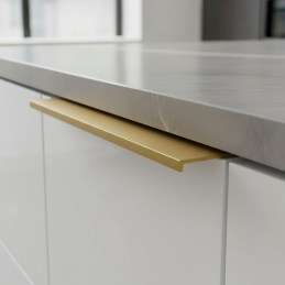 Uchytka na hranu dveří...