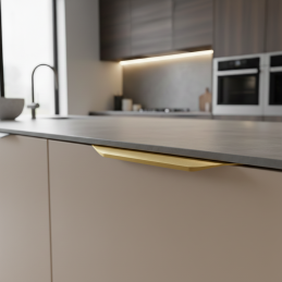 Úchytka na hranu dveří...