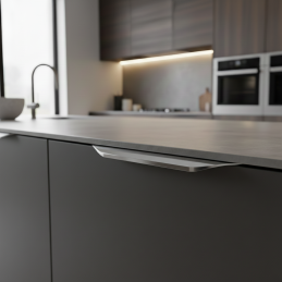 Úchytka na hranu dveří...