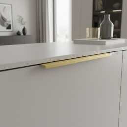 Úchytka na hranu dvířek...