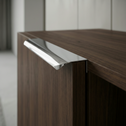 Úchytka na hranu dveří...