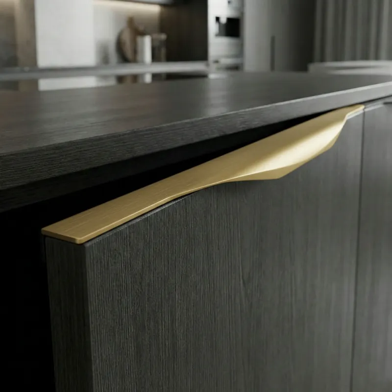 Úchytka na hranu dveří VULCANO / Mosaz broušená