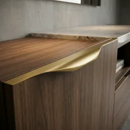 Úchytka na hranu dveří VULCANO / Mosaz broušená