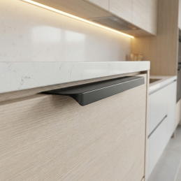 Úchytka na hranu dveří...