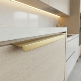 Úchytka na hranu dveří...