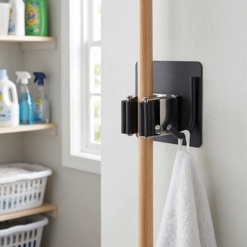 Samolepicí věšák na koště nebo mop / Černý matný