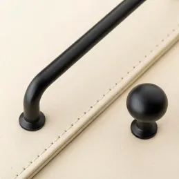 Úchytka knopka KAREN / Černá matná