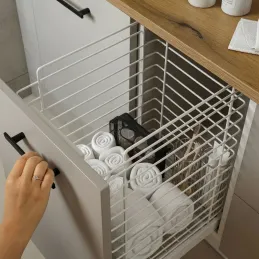 Výsuvný koš na prádlo s tlumením a uchycením na dvířka ORTA / Bílá matná