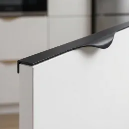 Úchytka na hranu dvířek PABLO / Černá matná