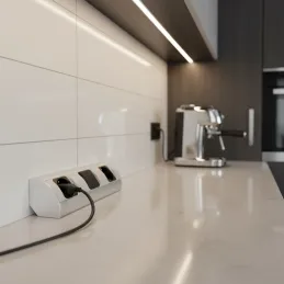 Interiérová zásuvková lišta CORNER SCHUKO 2x 230V s vypínačem / Hliník