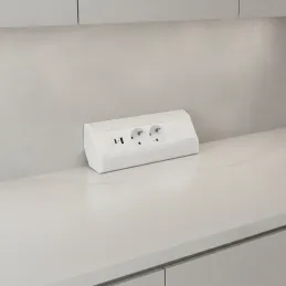 Interiérová zásuvková lišta CORNER SCHUKO 2x 230V + USB A-C / Bílá matná