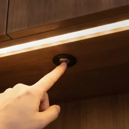 Stmívatelný dotykový spínač LUXIO / Černý