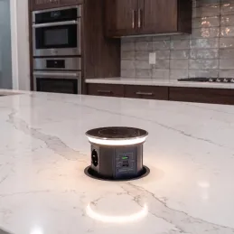 Automatická výsuvná zásuvka AMBIENTE SCHUKO 3x230V + USB A-C s osvětlením a nabíjením / Černé sklo