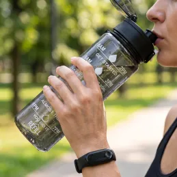 Sportovní láhev na vodu FIT ONE 750 ml / Černá