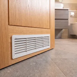 Oboustranná ventilační mřížka do dveří 430 x 115 mm / Bílá matná
