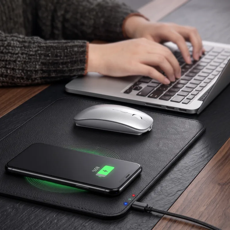 Podložka pod myš s bezdrátovým nabíjením telefonu LUXPAD / Černá